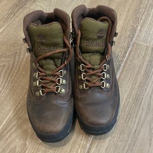 Preowned women’s timberland hiker size 7.5